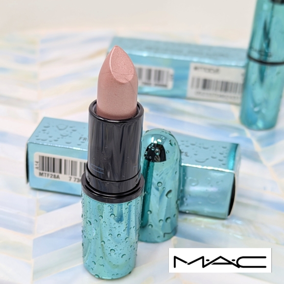 Limited Edition MAC Alluring Aquatics Frost Lipstick Pet Me Please-Nude metallic - Picture 5 of 14